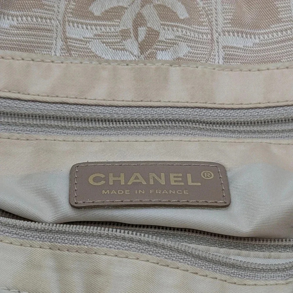 Authentic CHANEL Small Travel Ligne tote - Picture 9 of 12